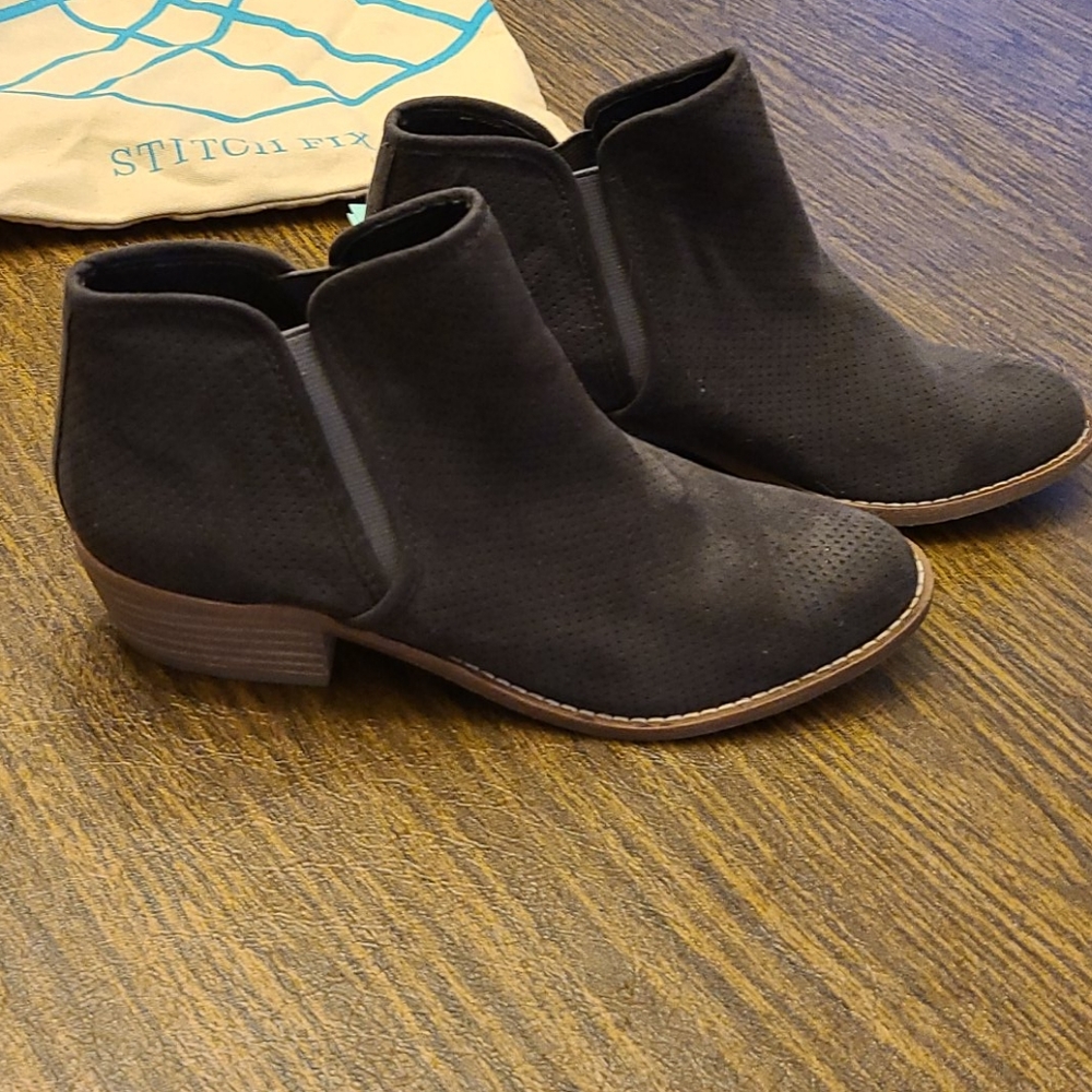 NWT DV8 bootie size 5.5